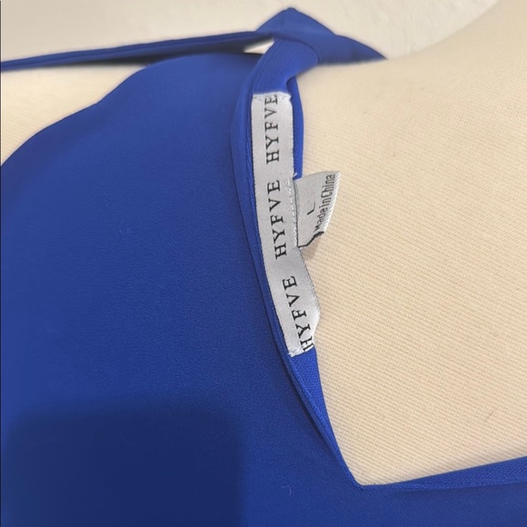 Stylish Blue Halter Dress with Scalloped Edges - Picture 3 of 3